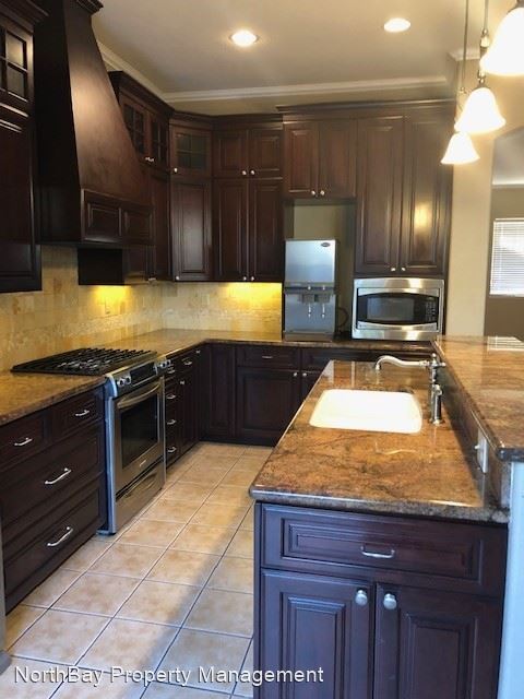 Building Photo - 3 br, 2 bath House - 2037 Banjo Dr