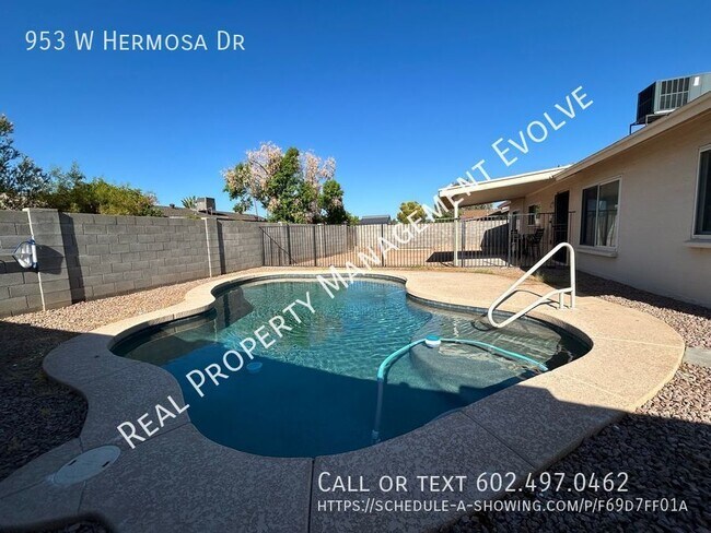 Foto del edificio - POOL MAINTENANCE INCLUDED!