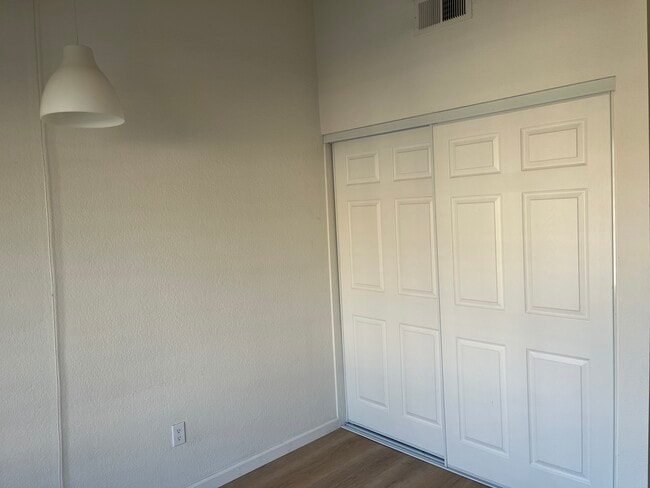 Building Photo - 13531 Apricot St