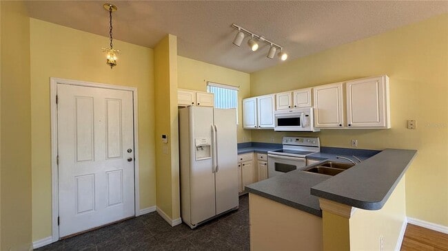 Building Photo - 112 Monroe Cir