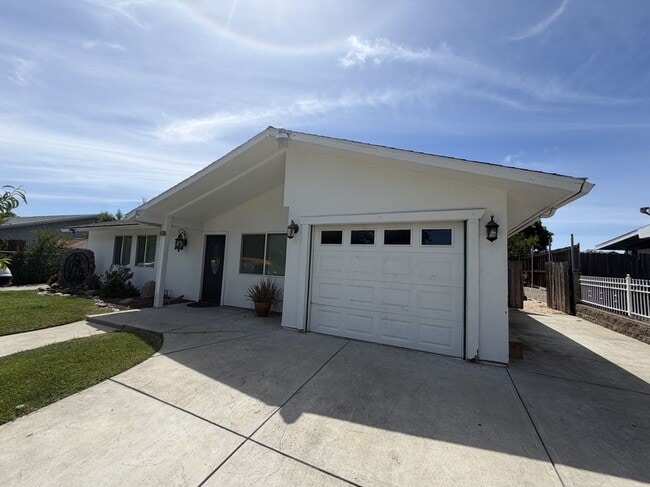 Building Photo - 7813 Dominion Way