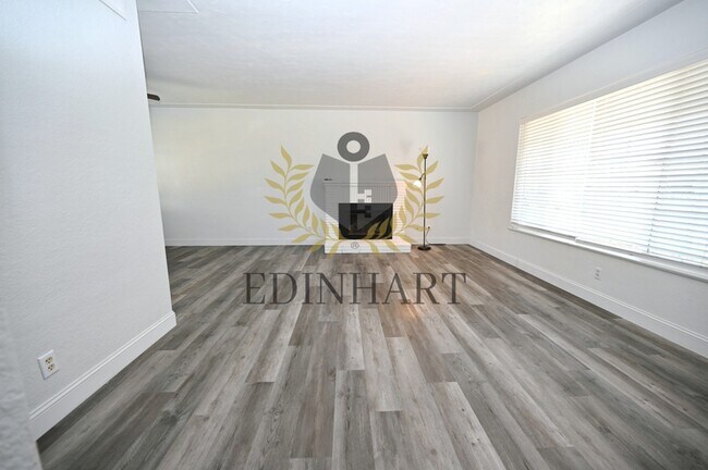 Foto del edificio - 5568 N Millbrook Ave