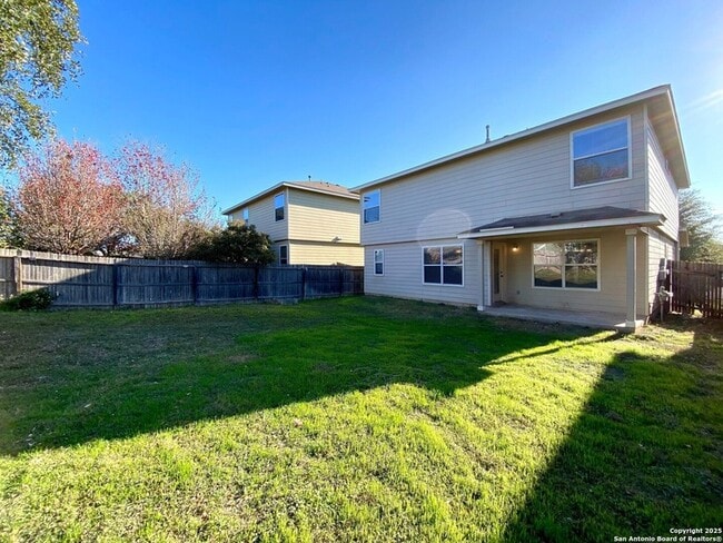 Foto del edificio - 215 Coopers Hawk