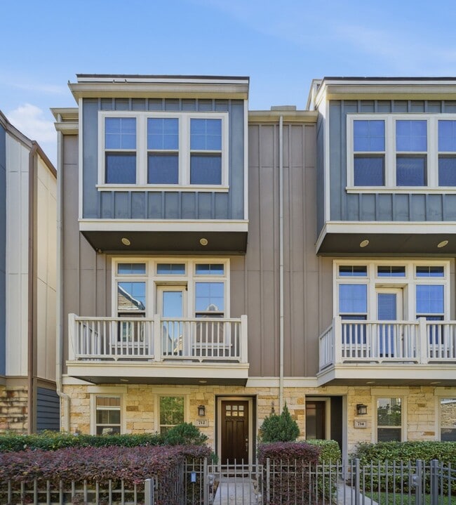 Building Photo - 712 N Shepherd Dr