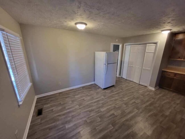 Building Photo - 745 Carolina Dr