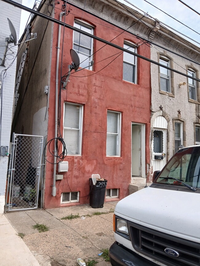 Building Photo - 2533 N Water St