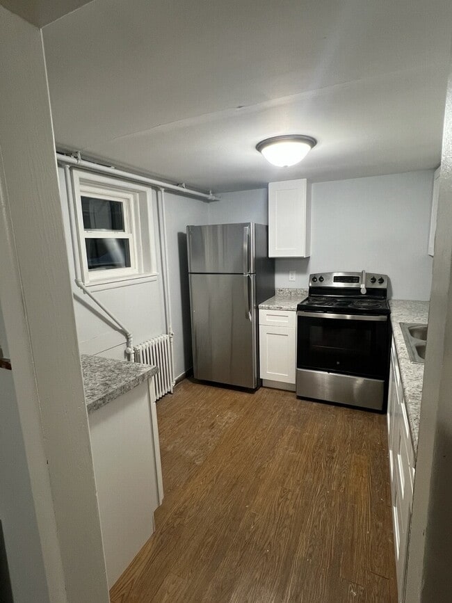 new cabinets new appliances - 306 5th St NW