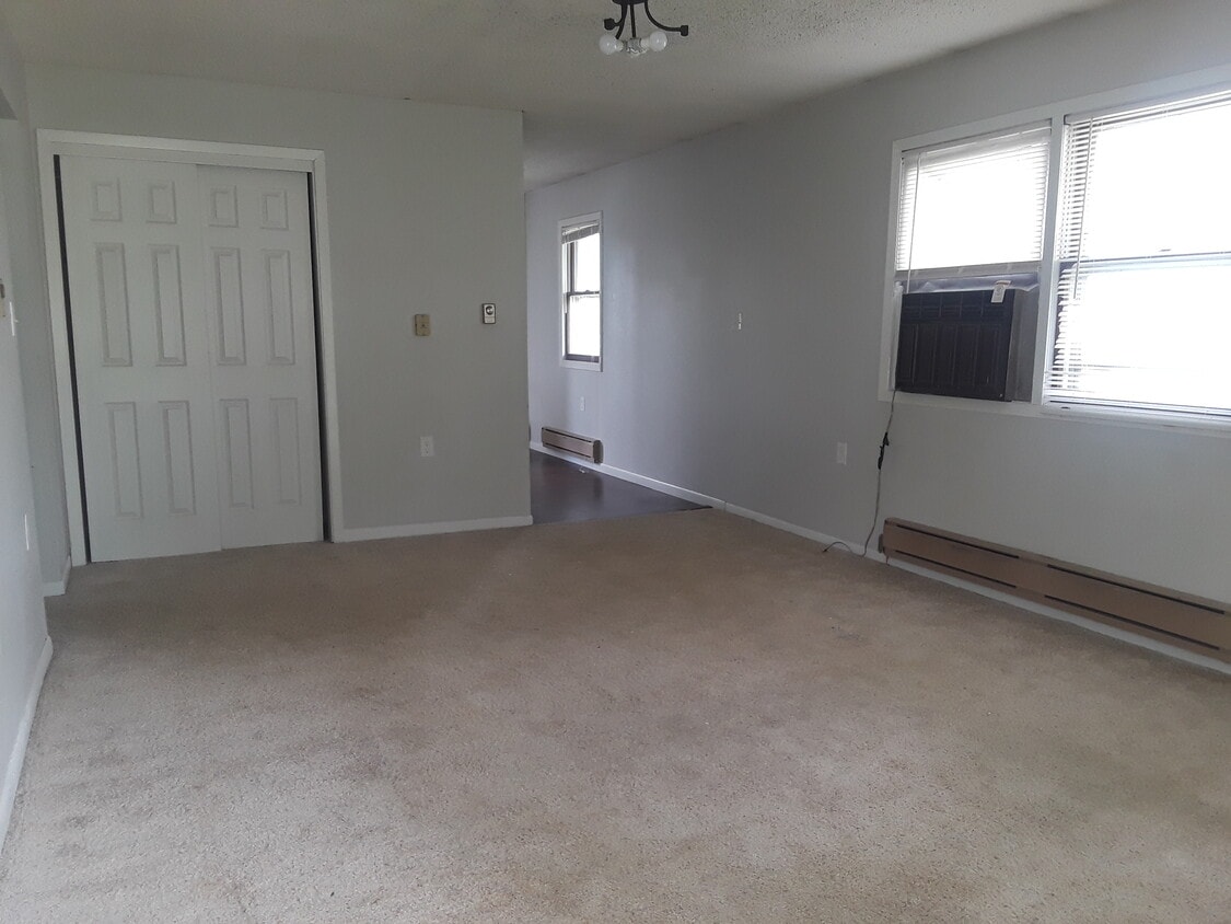 300 S Linden St Unit 1, Lamoni, IA 50140 Apartments in Lamoni, IA