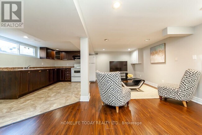 Photo du bâtiment - 566 Bellamy Rd N