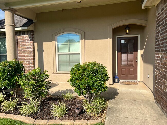 Building Photo - CYPRESS BEND GARDEN DISTRICT OF NORTH BOSS...