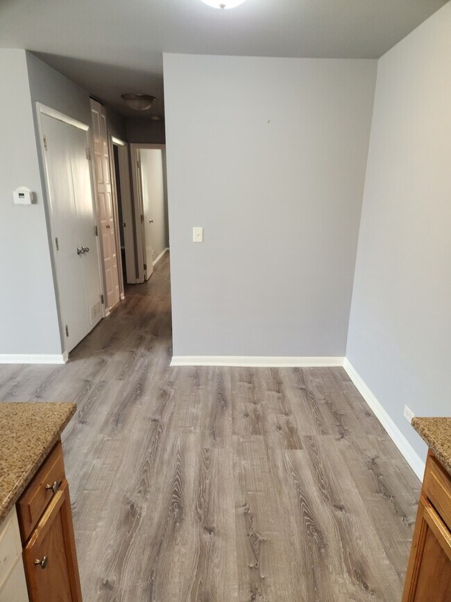 Building Photo - 1510 Cove Dr
