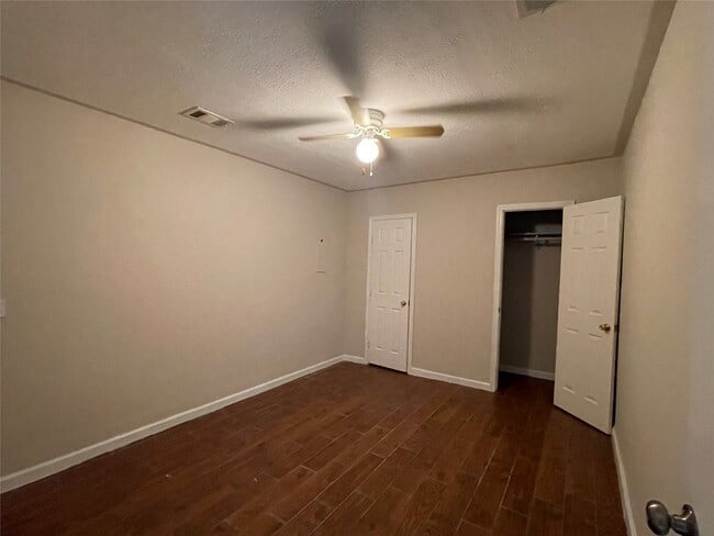 Building Photo - 7715 Rolling Ridge Dr