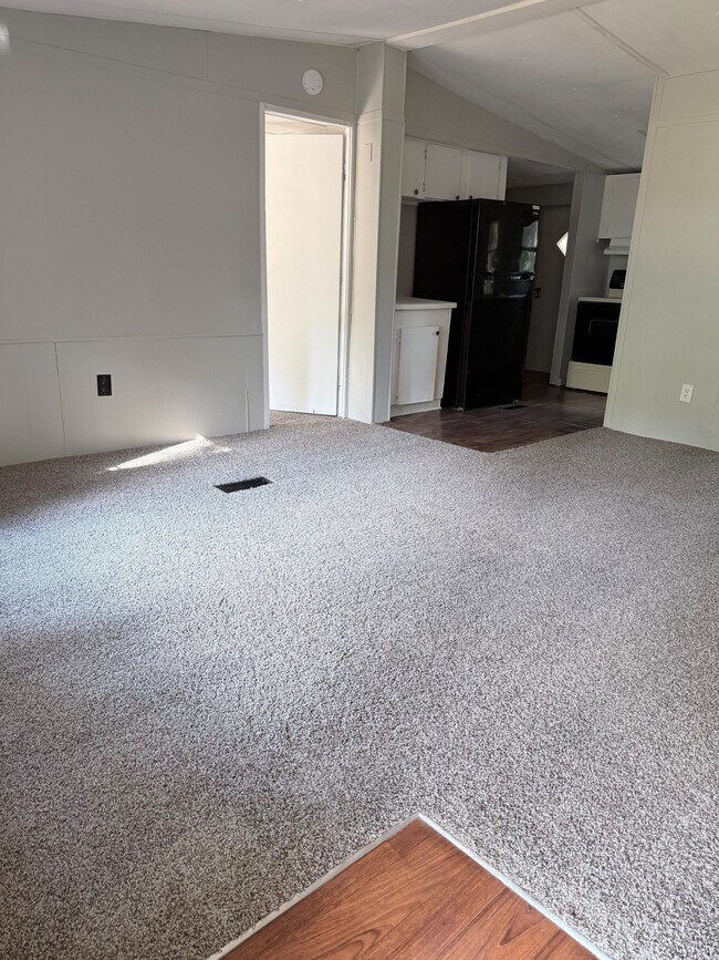 Building Photo - 226 Adkins Cir