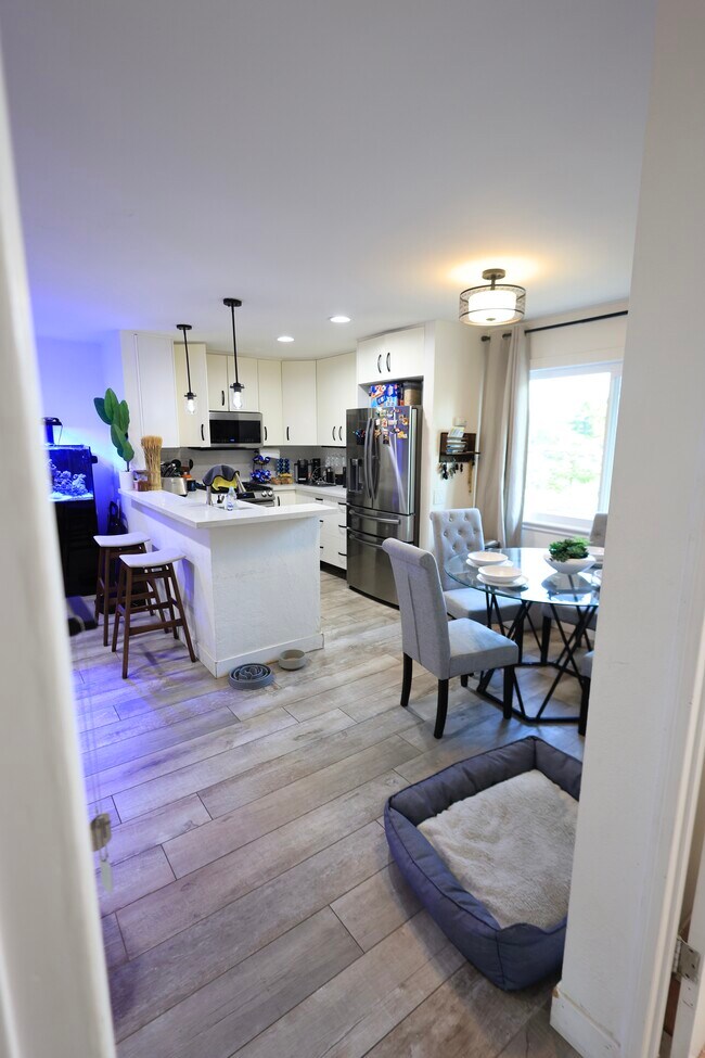 Foto del edificio - 1050B Cabrillo Park Dr