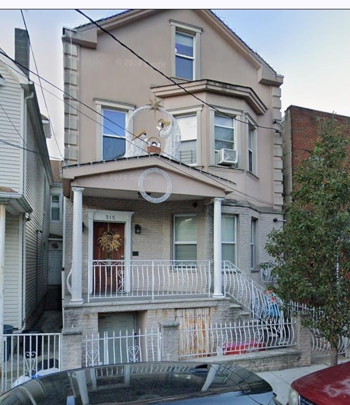 Primary Photo - 315 44th St