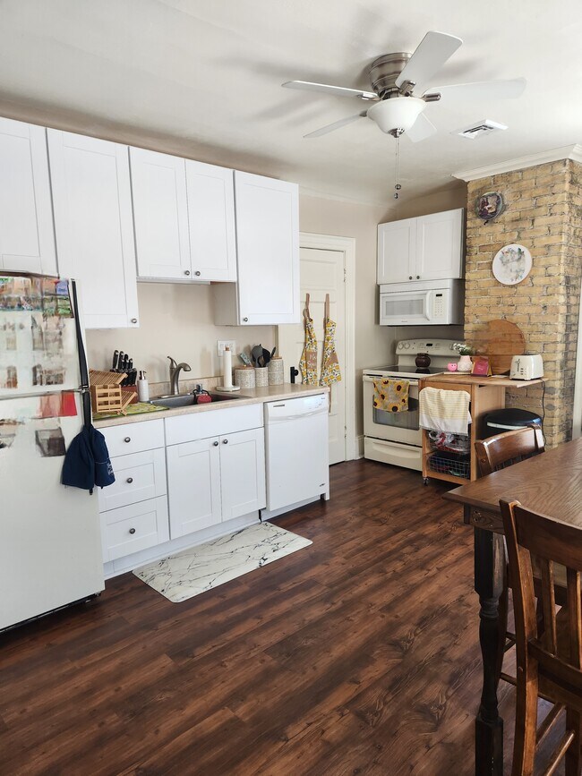 Kitchen - 454 W Wisconsin Ave