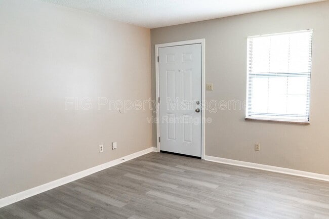 Foto del edificio - 129 Hillcrest Dr