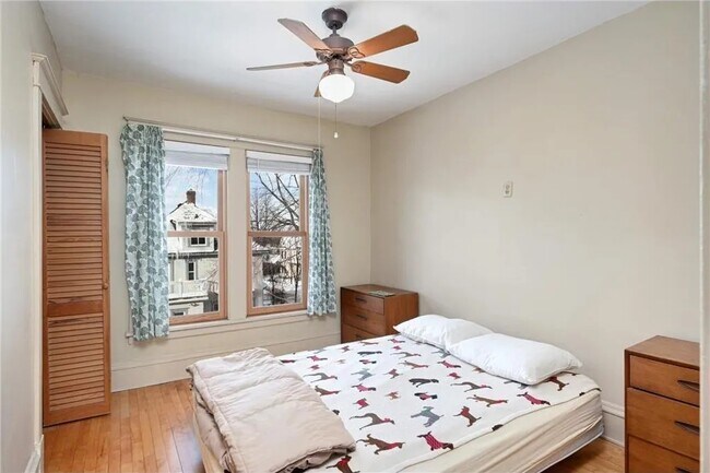 Dormitorio - 1110 27th Ave NE