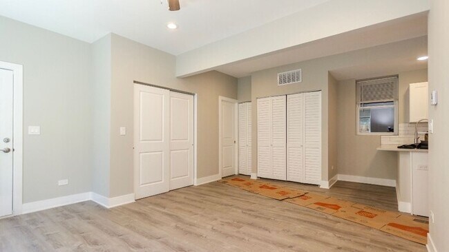 Building Photo - 1414 W Blackhawk St