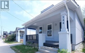 Building Photo - 144-144 Adelaide St N