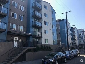 Building Photo - 1614 Summit Ave