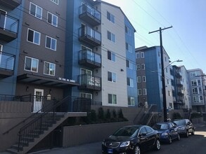 Building Photo - 1614 Summit Ave