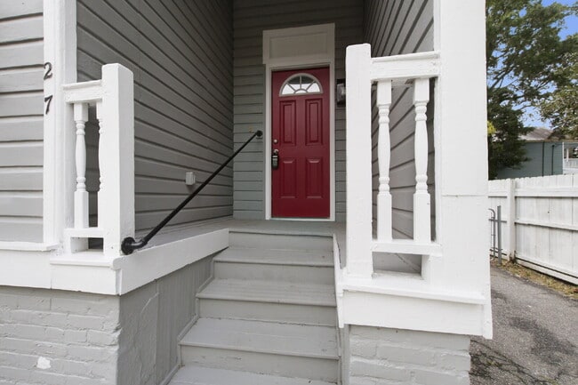 Photo - 27 Maverick St - Available now! Apartment