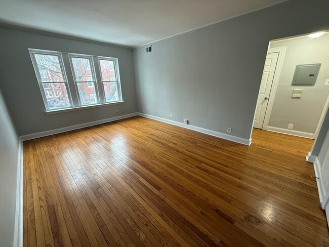 Building Photo - 7344 N Damen Ave