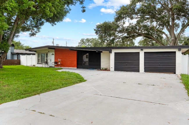 Building Photo - 228 Sunset Dr