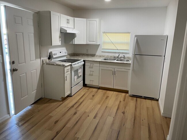 Foto del edificio - 1018 6th St W