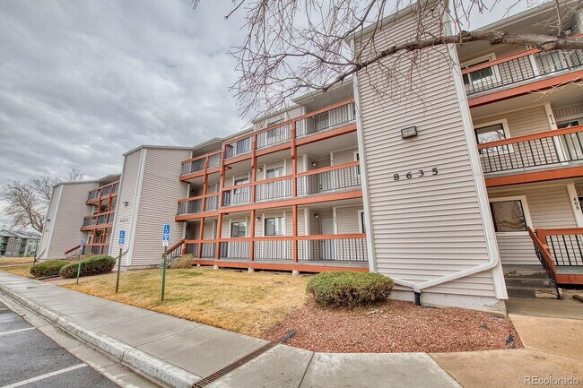 Foto del edificio - 8635 Clay St