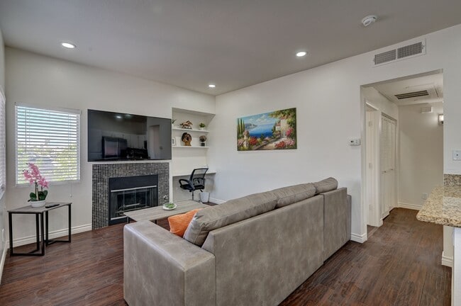 Building Photo - 251 S Green Valley Pky