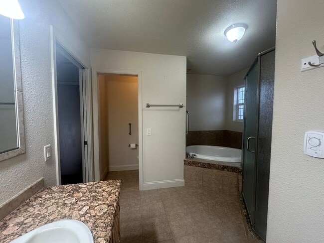 Foto del edificio - Charming 2-Bed Guest Home With All Utilities Included