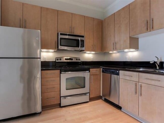 Foto del edificio - 7707 Bluebonnet Blvd