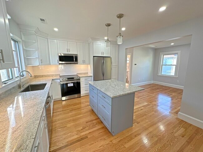 Building Photo - 6-8 Sanderson Pl