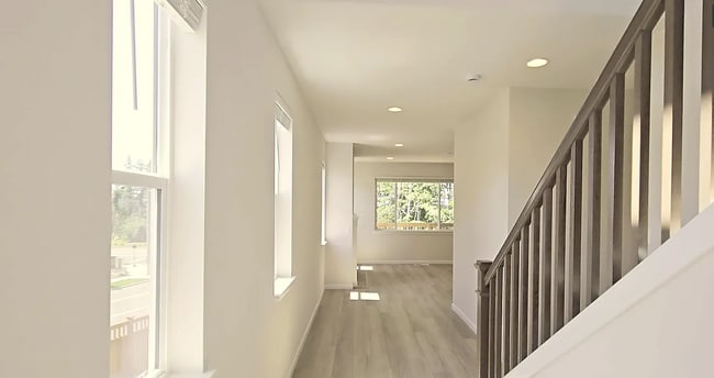 Building Photo - 14936 Tyee Dr E