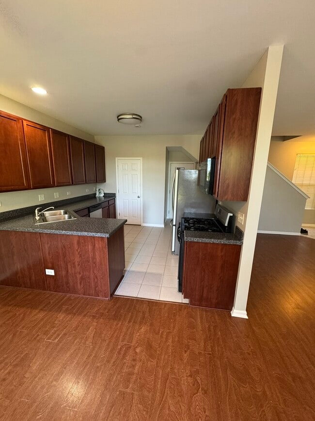 Building Photo - 1401 Millbrook Dr