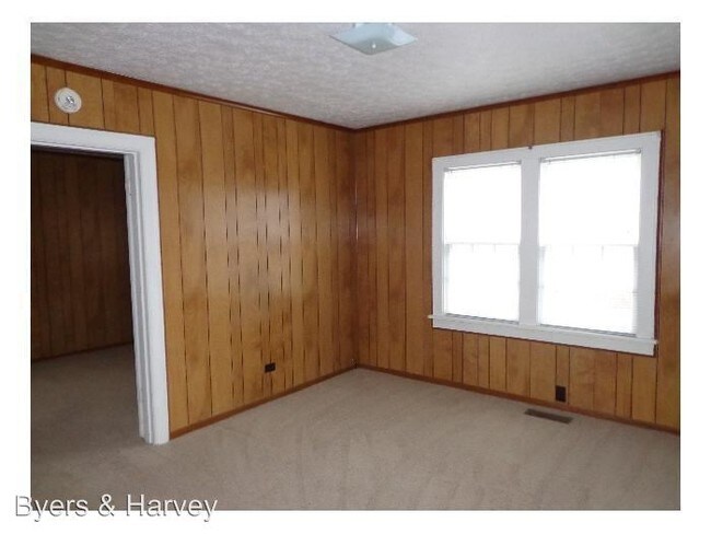 Building Photo - 735 Gracey Ave