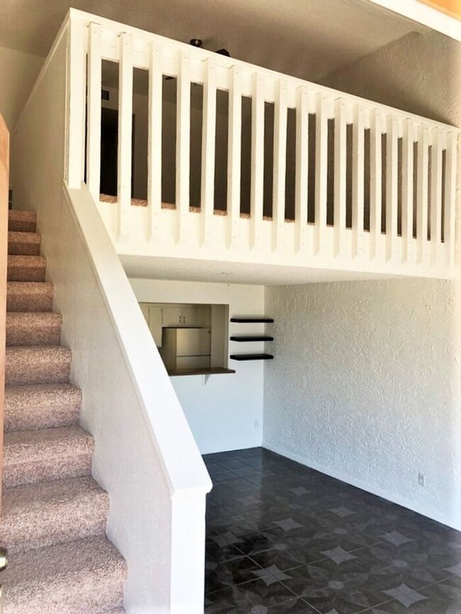 Building Photo - 2121 W Royal Palm Rd