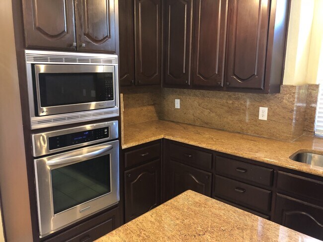 Foto del edificio - 5 Bedrooms in Richardson!