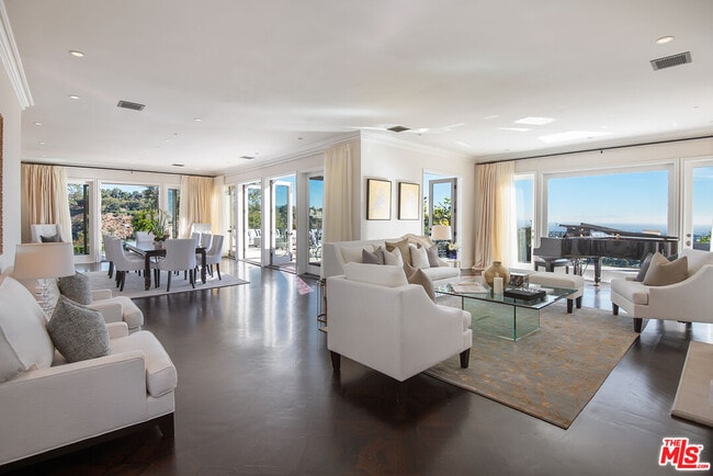 Foto del edificio - 980 Stradella Rd