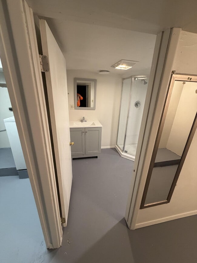 Foto del edificio - 2 Bed 1 Bath Unit Close to Main Street. All Utilities Included