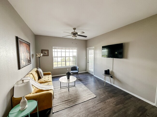 Foto del edificio - 6225 Saratoga Blvd