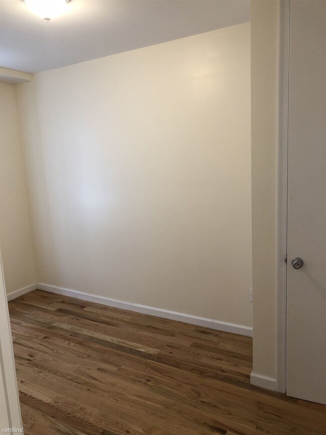 Building Photo - 3 br, 1.5 bath  - 622 Crescent St