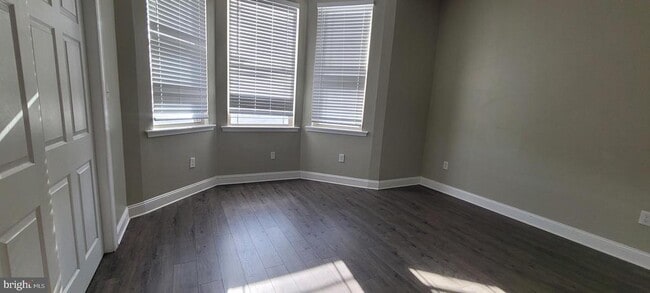 Foto del edificio - 4233 Lancaster Ave