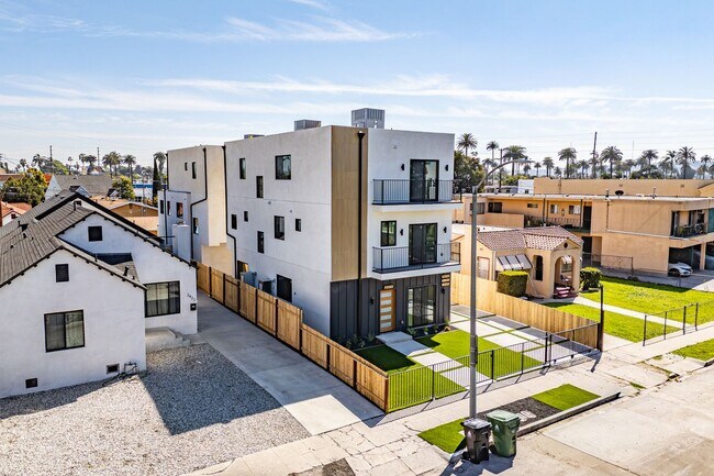 Foto del edificio - 2424 S West View St