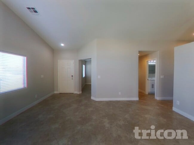 Building Photo - 508 Country Hill Dr