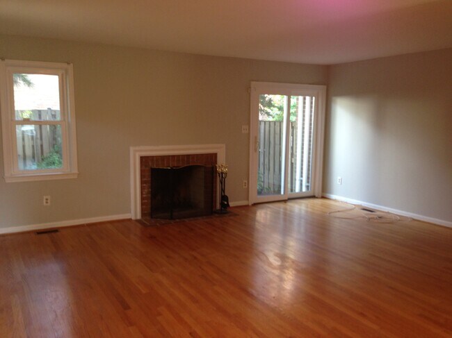 sala de estar/comedor abierto - 845 N Greenbrier St