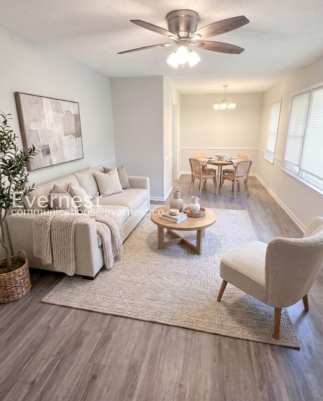 Building Photo - Limited Time Special Offer / 3 Bed/1 Bath Home with Carport / Pet-Friendly / Available Now!