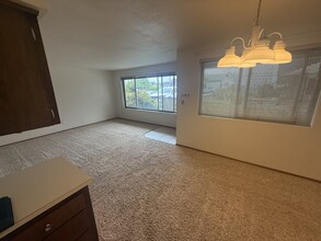 Building Photo - 204 W 4th St